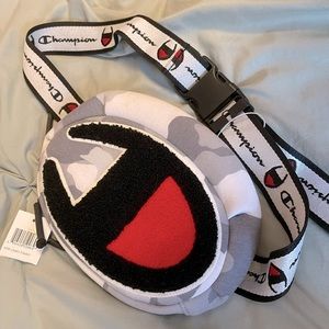 NWT champion fanny pack ❤️